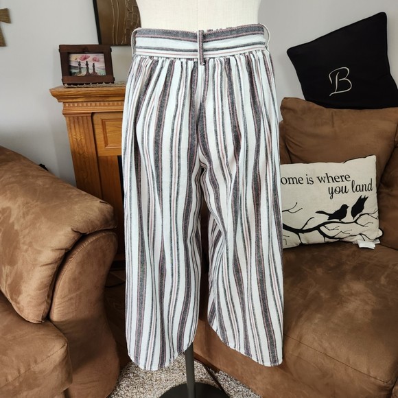 Maurices Striped Linen Blend Capri Pants Size S - Picture 2 of 6